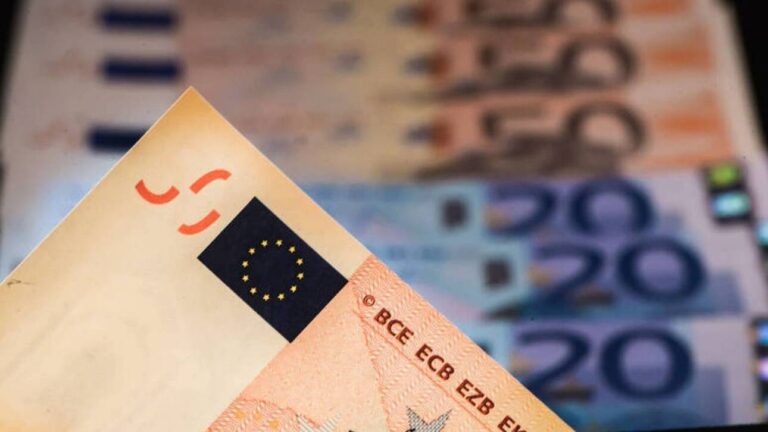 Μείωση ασφαλιστικών εισφορών: Πότε ξεκινάει και ποιους αφορά