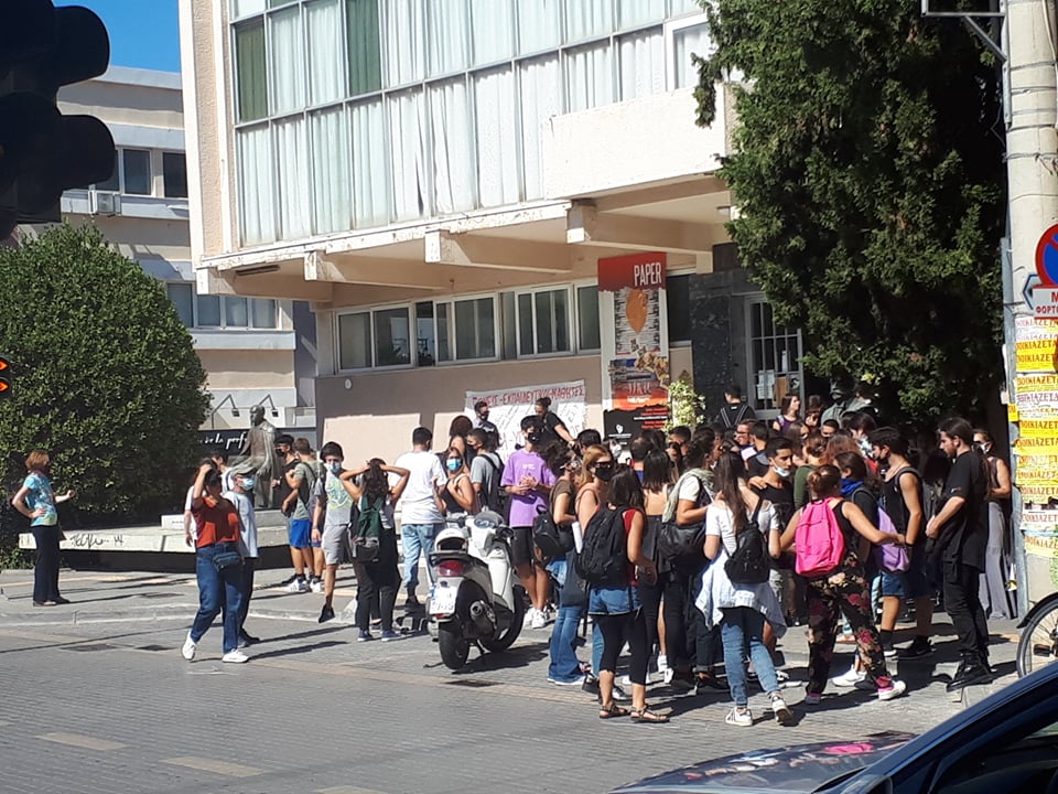 Κρήτη: Συγκέντρωση και πορεία από την εκπαιδευτική κοινότητα και την ΑΔΕΔΥ