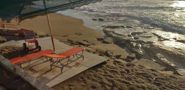 Ηράκλειο: Δεν άφησε τίποτα όρθιο η «Κίρκη» – Φθορές σε ράμπα πρόσβασης των ΑΜΕΑ (εικόνες)