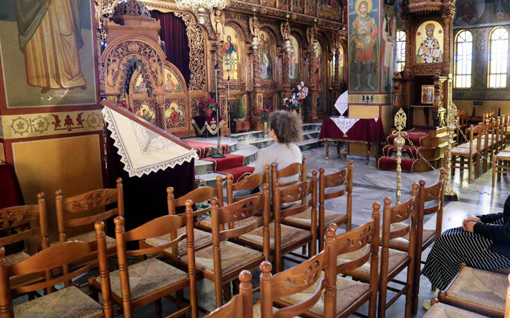 Ανακοίνωση έξω από ιερό ναό: «Δεν μεταδίδεται ο κορωνοϊός στην εκκλησία»