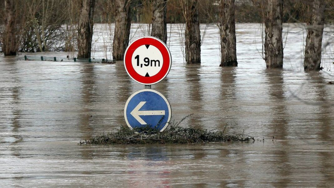 Πλημμύρες στη Γαλλία: Εννέα αγνοούμενοι μετά από καταρρακτώδεις βροχές