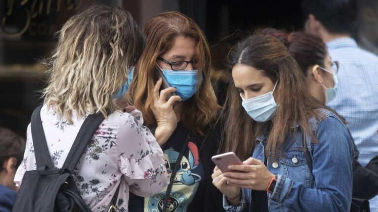 Κορωνοϊός: Η Ευρώπη «βυθίζεται» σε ακόμη πιο σκληρούς περιορισμούς