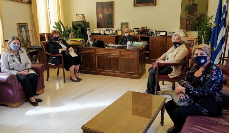 Mε το νέο Δ.Σ του Σοροπτιμιστικού Ομίλου «Αρετούσα» ο Βασίλης Λαμπρινός