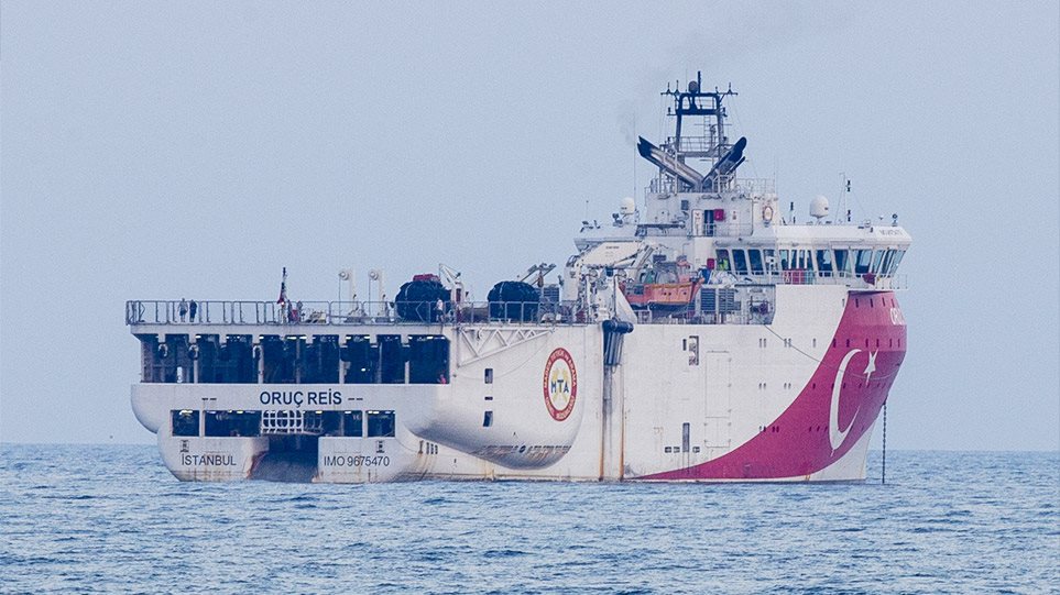 Πόλεμος νεύρων από την Τουρκία με το Oruc Reis – Πλέει κοντά στο Καστελόριζο