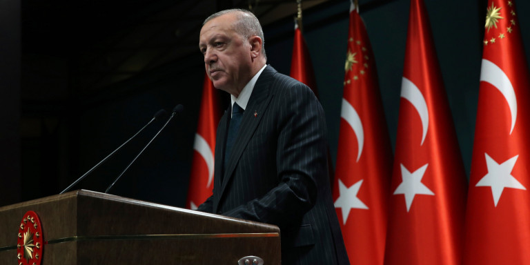 Bloomberg: Η ατιμωρησία δίνει φτερά στον τυχοδιωκτισμό του Ερντογάν – Κάνει ό,τι κάνει επειδή τη γλιτώνει