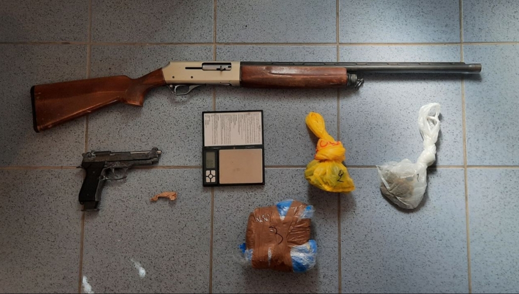 Ηράκλειο: Είχε στην κατοχή του όπλα, κάνναβη και ζυγαριά