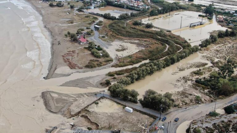 Εικόνες-ΣΟΚ στην Κρήτη: H λάσπη σκέπασε τα γήπεδα! (ΦΩΤΟΓΡΑΦΙΕΣ+VIDEO)