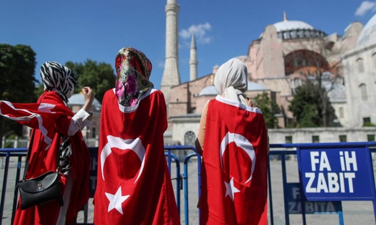 Διέκοψε τις συναλλαγές το Χρηματιστήριο της Κωνσταντινούπολης