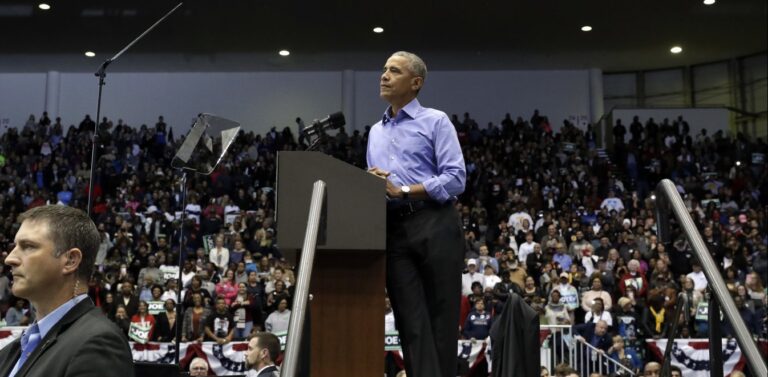 «Καρφί» Ομπάμα σε Τραμπ: Δεν λύνεις προβλήματα κάνοντας tweets ενώ βλέπεις τηλεόραση