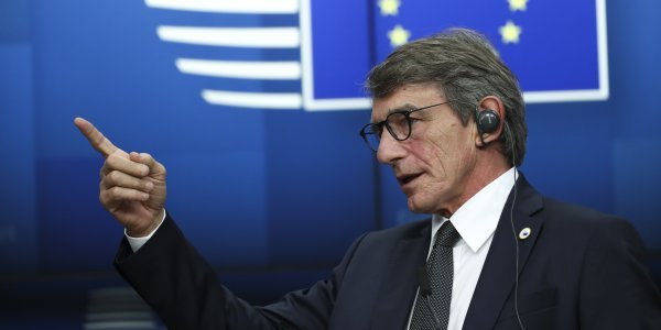 Κορωνοϊός: Σε απομόνωση και ο πρόεδρος του Ευρωπαϊκού Κοινοβουλίου Νταβίντ Σασόλι