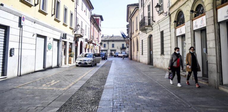 Κορωνοϊός: Επιστρέφει το lockdown στη Λομβαρδία – Κατακόρυφη αύξηση των κρουσμάτων