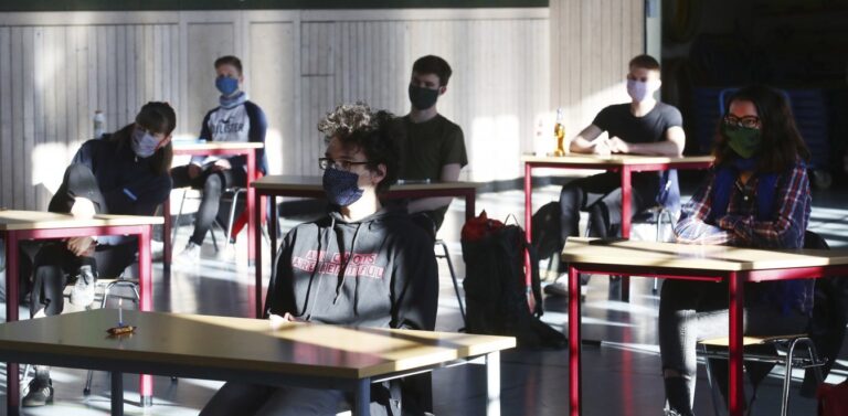 Ψυχολόγοι και κοινωνικοί λειτουργοί μπαίνουν στα σχολεία λόγω κορωνοϊού