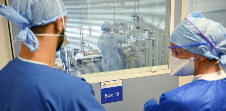 Ανάλυση δημοσκοπήσεων: Το 10,1% των Ελλήνων δεν πιστεύει ότι υπάρχει κορωνοϊός