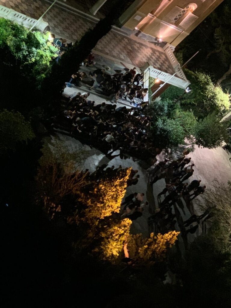 Κορωνοϊός: Πάρτι με 300 άτομα και … ψυγείο με μπύρες
