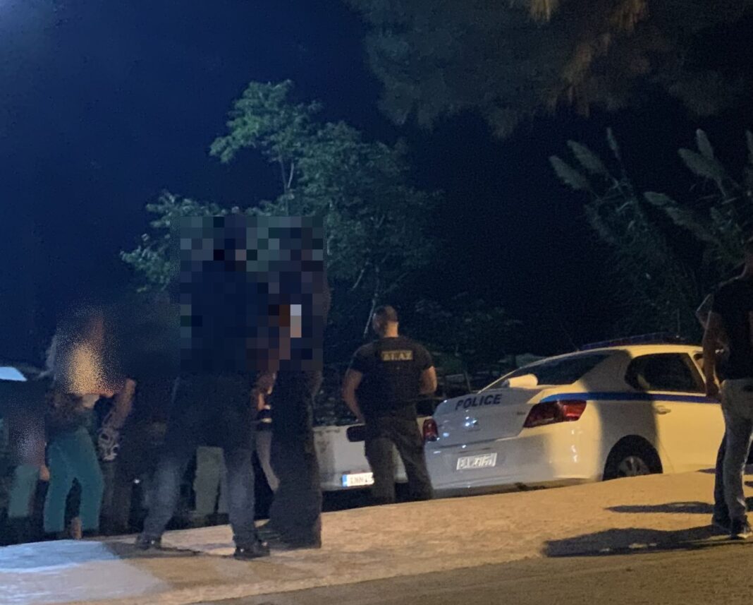 Κρήτη: Πιάστηκαν στα χέρια έξω από νυχτερινό μαγαζί (εικόνες)