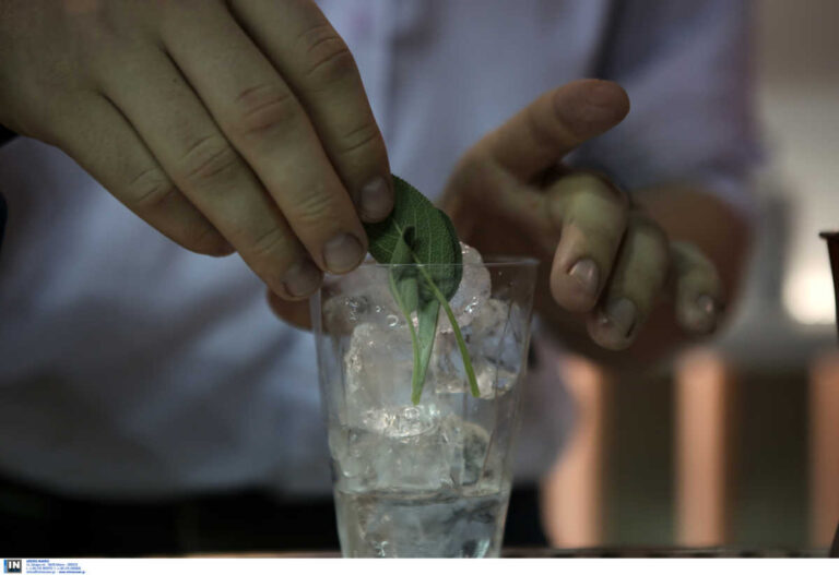 Διοικητής αστυνομικού τμήματος με κορωνοϊό διασκέδαζε σε μπαρ «σπάζοντας» καραντίνα και απαγόρευση κυκλοφορίας