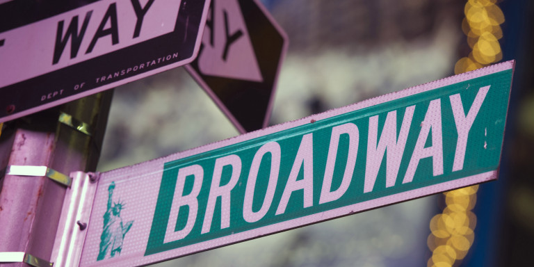 To Broadway δεν θα ανάψει τα φώτα της σκηνής -Κλειστές οι θεατρικές αίθουσες έως τον Μάιο του 2021