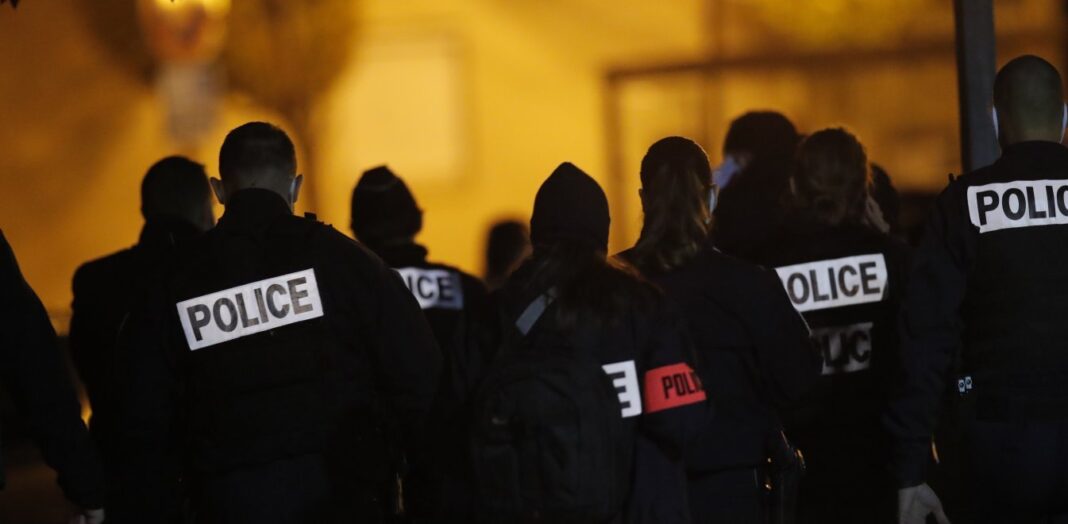 Παρίσι: Η στιγμή που η Αστυνομία σκοτώνει με 10 σφαίρες τον 18χρονο που αποκεφάλισε καθηγητή