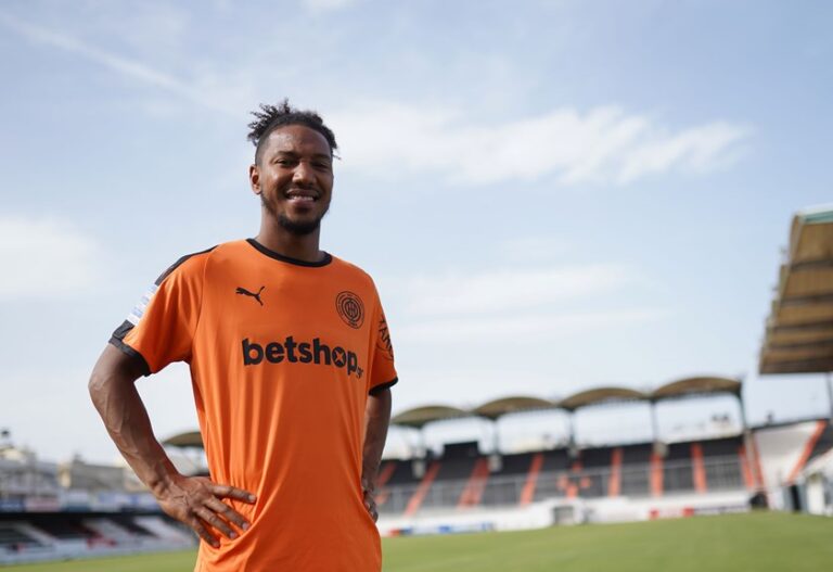 Υπέγραψε για ένα χρόνο στον ΟΦΗ