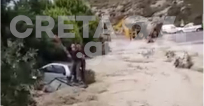 Ηράκλειο: Συγκλονιστικό βίντεο από την επιχείρηση διάσωσης οδηγού από τα ορμητικά νερά