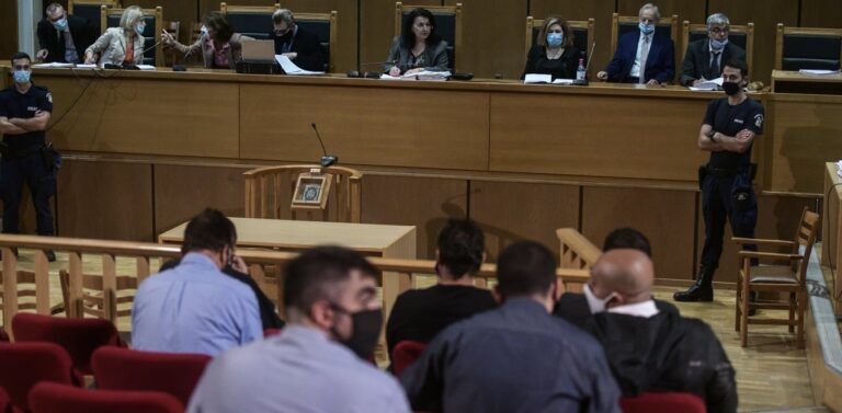 Δίκη Χρυσής Αυγής: Στο δικαστήριο ο Κασιδιάρης – Συνεχίζουν τη «μάχη» για τις αναστολές