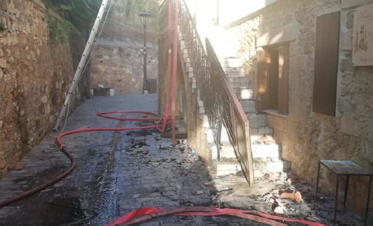 Κρήτη: Είδε το σπίτι της να γίνεται στάχτη – «Κάηκαν οι αναμνήσεις μου» (εικόνες)