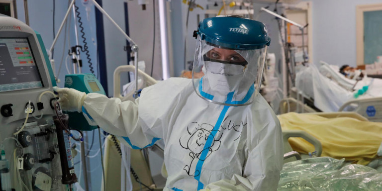 Κορωνοϊός: «Μαύρο» ρεκόρ παγκοσμίως -Μισό εκατομμύριο κρούσματα σε μια μέρα, τα μισά στην Ευρώπη