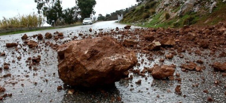 Κρήτη: Ολοκληρώθηκε ο καθαρισμός του οδοστρώματος μετά τις κατολισθήσεις