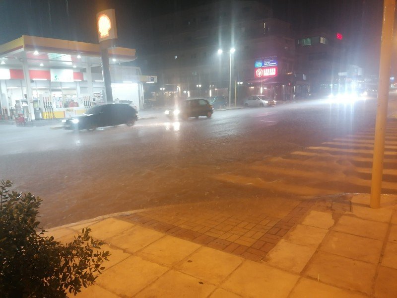 Κρήτη: Προβλήματα σε δρόμους από την ισχυρή βροχόπτωση (εικόνες+βίντεο)