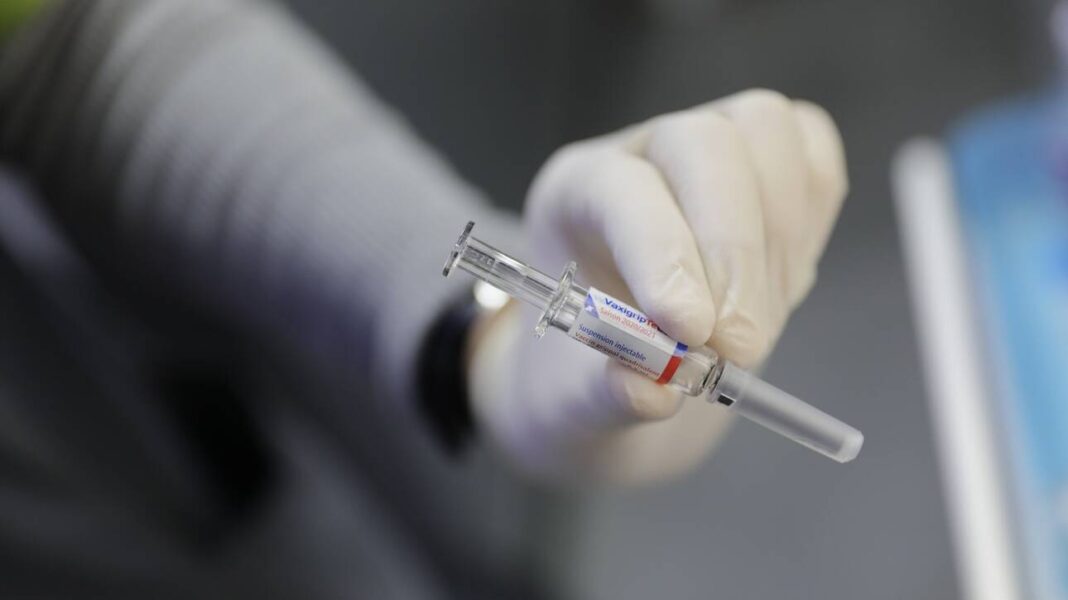 Κορωνοϊός – Μαγιορκίνης: Πόσο μας προστατεύει το αντιγριπικό εμβόλιο έναντι του Covid 19