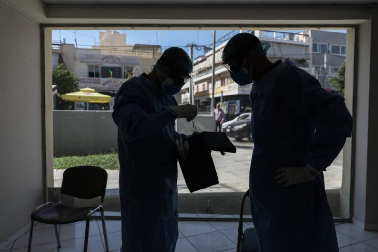 Tρεις περιοχές κοντά στο lockdown – «Καμπανάκι» για το Ηράκλειο και 21 ακόμη «πορτοκαλί» περιοχές