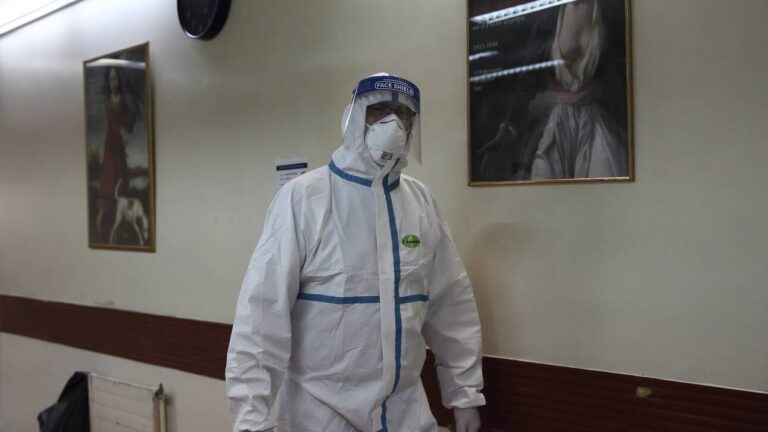 Κορωνοϊός: Τι ισχύει όταν μια περιοχή τίθεται σε επίπεδο συναγερμού κατηγορίας 4