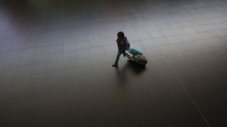 Καθηγητής ιολογίας: Θεωρώ ότι θα πάμε σε lockdown την περίοδο των Χριστουγέννων