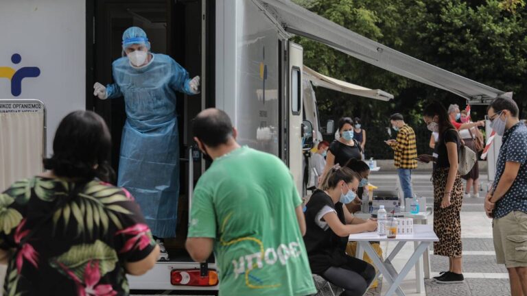 Κορωνοϊός: Μάσκα παντού σε Αχαΐα και Ιωάννινα – Σε ισχύ από σήμερα τα περιοριστικά μέτρα
