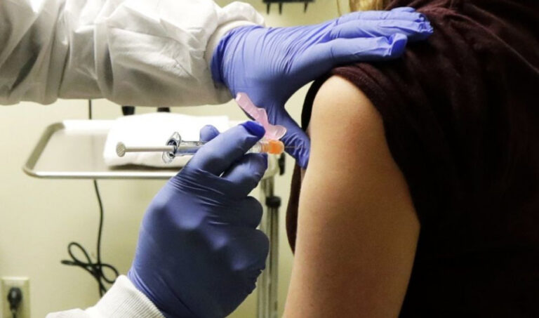 Κορωνοϊός- Εμβόλιο Οξφόρδης: Πότε θα γίνουν οι πρώτοι εμβολιασμοί