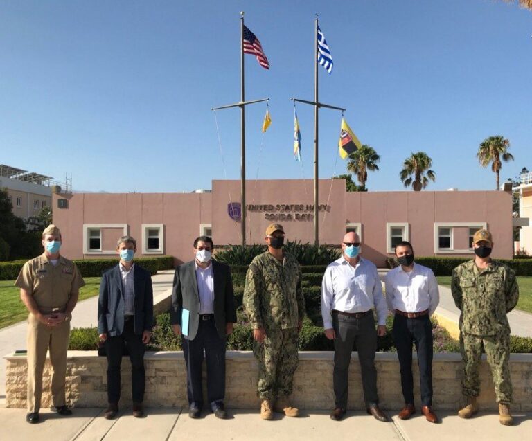 Κρήτη: Στη βάση της Σούδας ο βοηθός ΥΠΕΞ των ΗΠΑ Κλαρκ Κούπερ (εικόνες)