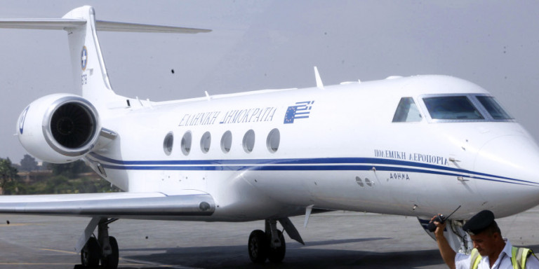 Ειρωνεύονται οι Τούρκοι για το επεισόδιο με το αεροσκάφος που μετέφερε τον Δένδια