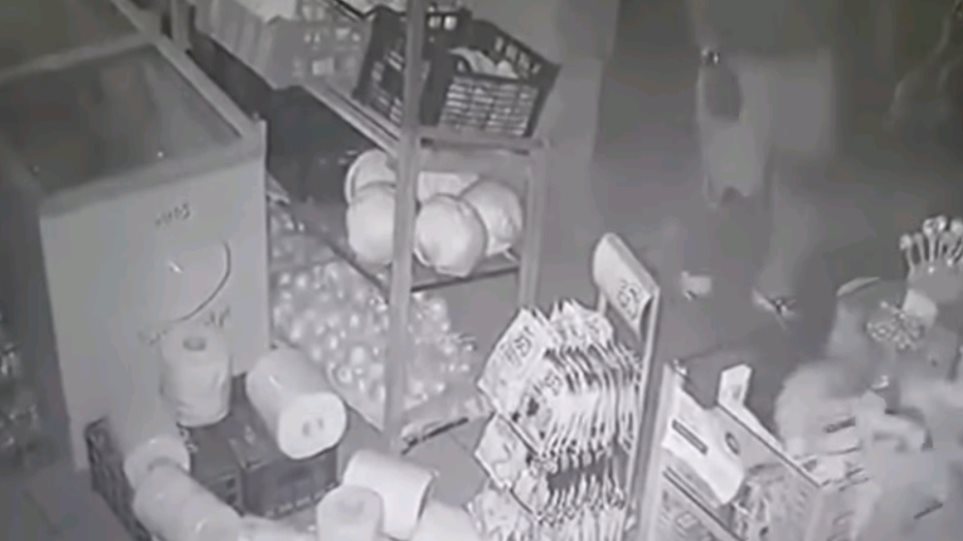 Ληστές μπούκαραν μέσα σε κάβα με αυτοκίνητο (βίντεο)