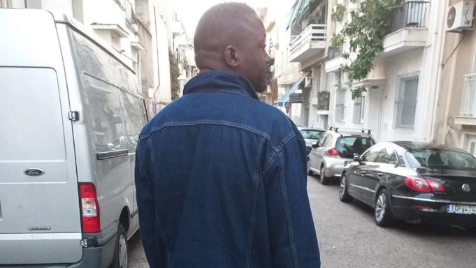 Ο πρόσφυγας που ζει με μια σφαίρα στο κεφάλι ζητά να επανενωθεί με την οικογένειά του