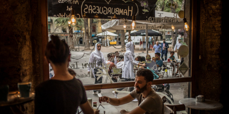 Κορωνοϊός: Νέα μέτρα και στην Καταλονία – Κλείνουν μπαρ και εστιατόρια για 15 ημέρες