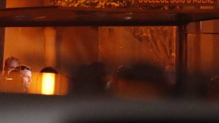 Επίθεση στο Παρίσι: 4 προσαγωγές για τον αποκεφαλισμό του καθηγητή