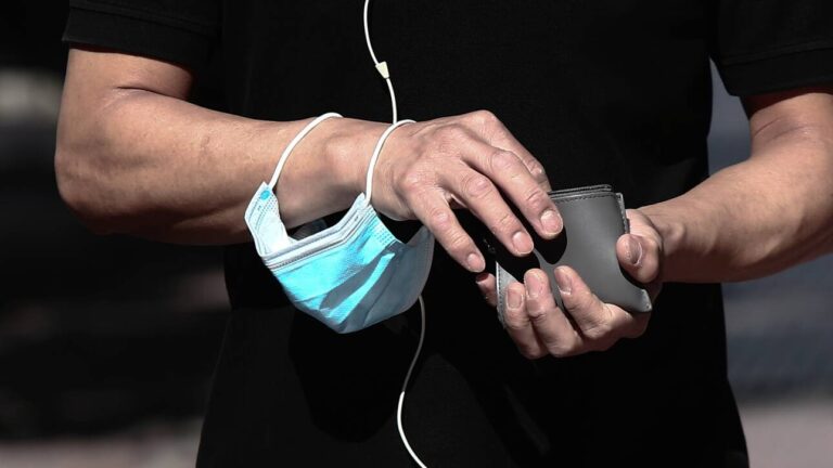 Κορωνοϊός – Δερμιτζάκης: Στη φάση της μεγάλης φωτιάς η Ελλάδα – Δεν ωφελεί να σβήνουμε μικρές εστίες