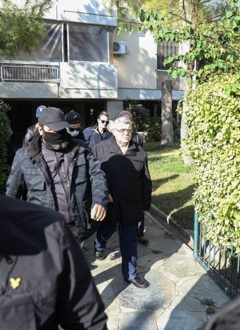 Χρυσή Αυγή: Ξεκίνησαν οι μεταγωγές στις φυλακές – Βρίζοντας στην κλούβα ο Κασιδιάρης