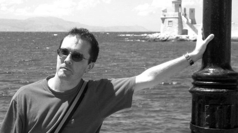 Παρίσι: Ο καθηγητής είχε δεχτεί απειλές – Οι ξέγνοιαστες διακοπές του στην Κρήτη