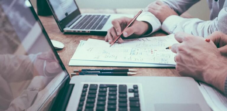 Κορωνοϊός: Τι προβλέπεται για εργαζόμενους σε «κόκκινες» και «πορτοκαλί» περιοχές