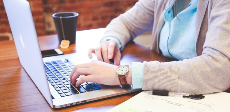 Νέο εργασιακό νομοσχέδιο: Έρχονται αλλαγές σε 8ωρο, υπερωρίες, απεργίες