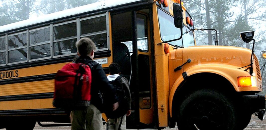 Πέταξε πέτρα σε σχολικό παιδικού σταθμού τραυματίζοντας 4χρονα παιδιά