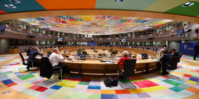 Σύνοδος Κορυφής: Πήραν τα κινητά και τα tablets των ηγετών! Φοβούνται παρακολούθηση από την MI6