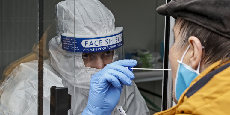 Νέο ταχύτατο τεστ από την Οξφόρδη, με ελληνική συμμετοχή -Ανιχνεύει τον κορωνοϊό σε μέσα μεταφοράς και δημόσια κτίρια