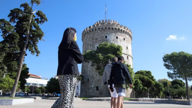 Κορωνοϊός: Σχεδόν τα μισά κρούσματα στη Βόρεια Ελλάδα -«Αγκάθι» η χαμηλή εμβολιαστική κάλυψη